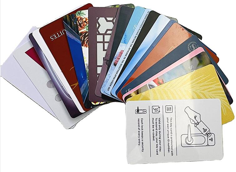 スマートカードは、デジタルシナリオでどのように際立っており、チップレベルのセキュリティ、多機能性、耐久性により産業コスト削減をサポートしますか？